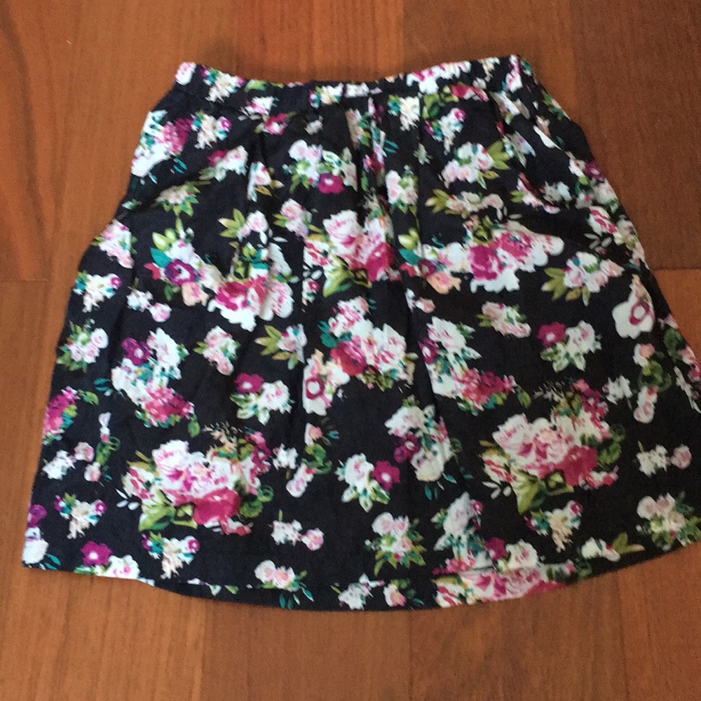 Pins & Needles Urban Outfitters Floral skirt NWOT